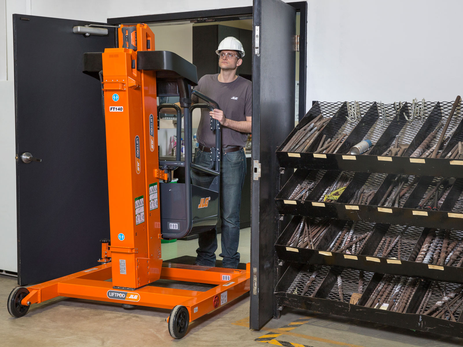 Plataformas Elevatórias Ecolift 70 e LiftPod FT140 - JLG - Locagyn Rental